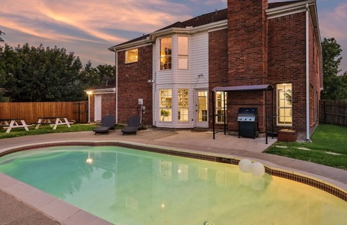 Dallas Casa | Dallas 5BR| Pool,BBQ,Fire pit, playground