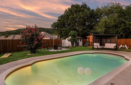 Dallas Casa | Dallas 5BR| Pool,BBQ,Fire pit, playground