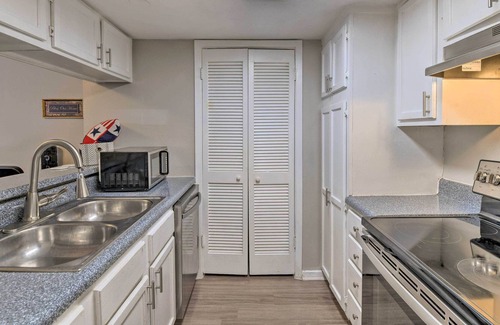 Dallas Condominio | Dallas Condo Retreat ~ 11 Mi to Downtown!