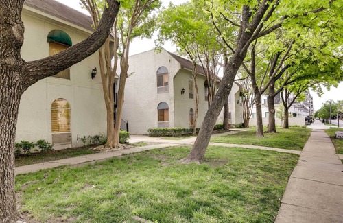 Knox - Henderson Apartamento | Dallas Condo w/ Pool Access - Walk to Knox Street!