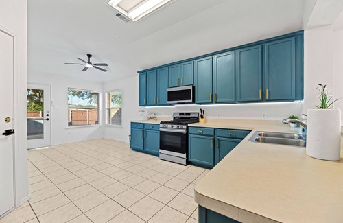 The Colony Casa | Dallas Rare find, Free Wi-Fi, Long Stay discount