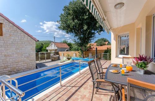 Primorski Dolac Casa | Dalmatian village charm - spacious villa with pool near Trogir