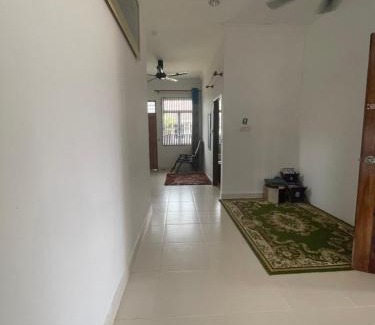 Gua Casa | Damai d' Bachok Homestay 3 Bedrooms - Half Bungalow house