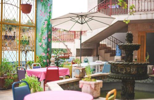 Zouk Mosbeh Casa | Damask Rose, Lebanese Guest House
