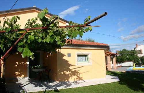 Brtonigla Casa | DAMJANIĆ HOLIDAY HOUSE