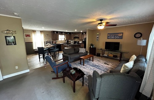 Byrdstown Casa | Dan's Place at Dale Hollow Lake - RARELY FOUND ACCESSIBLE vacation home!