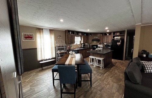 Byrdstown Casa | Dan's Place at Dale Hollow Lake - RARELY FOUND ACCESSIBLE vacation home!