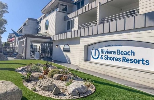 Capistrano Beach Condominio | Dana Point Beach front condo with balcony