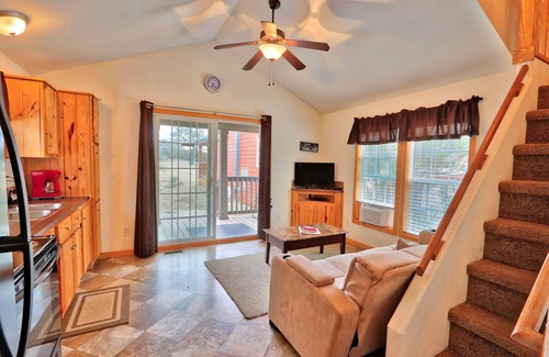 Wimberley Cabina | Dance Hall Cabin Near Jacob's Well! Sleeps 4