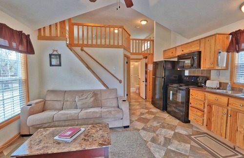 Wimberley Cabina | Dance Hall Cabin Near Jacob's Well! Sleeps 4