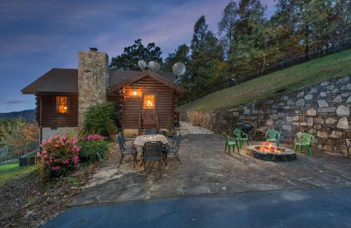 Old Fort Casa | Dancing Bears Cabin Breathtaking Sunrise Mountain Views!