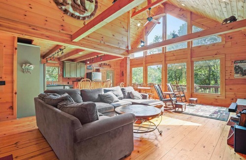 Lake Lure Cabina | Dancing Falls Lodge: Overlooks Dirty Dancing Scene: Stream/Pond/Fire Pit/Hot Tub