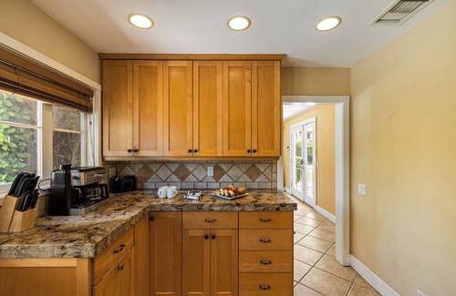Historic Tennis Club Casa | Dandelion by AvantStay | 2 Blocks to Downtown | Pool, Al Fresco Dining + Kitchen
