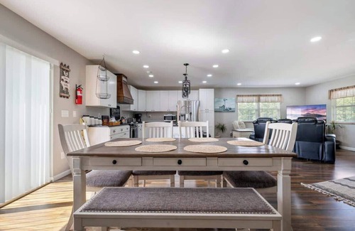 Dandridge Casa | Dandridge Farmhouse 3 Bedroom Smoky Mountains
