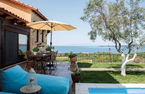 Aristotelis Villa | Dandy on the Beach Nea Roda, Komitsa Beach | Private Villa with Pool |Sea View