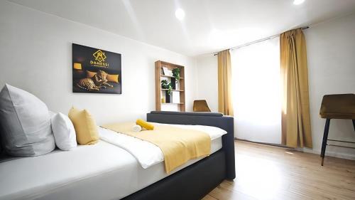 Mulheim-Karlich Apartamento | DANESSI-Business-Apartment, nahe Industriegebiet und Koblenz, WLAN, Smart TV Boxspringbett, Vollausgestattete Küche mit Ninja Heißluft, WMF uvm