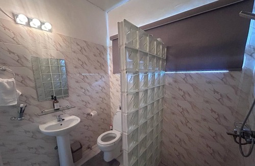 Kweiman Casa | Danfa - 1 Bed - 1 Bath - Pet Friendly - Parking
