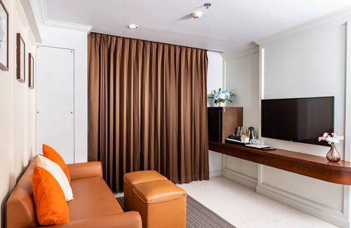 Talat Yot Hotel | Dang Derm in The Park Khaosan