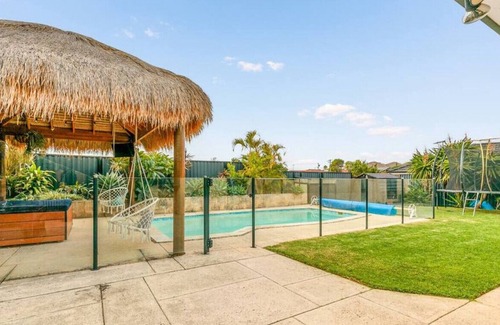 Warwick Otro | DANGER DANE · King bed - Fast wifi - Sleeps 8 - Pool table