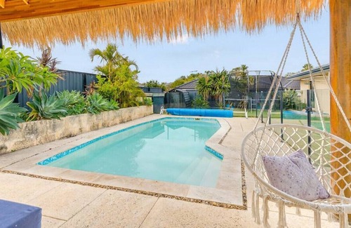 Warwick Otro | DANGER DANE · King bed - Fast wifi - Sleeps 8 - Pool table