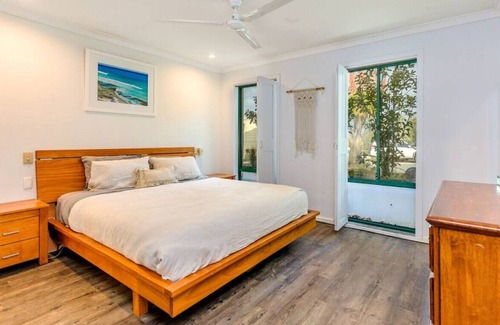 Warwick Otro | DANGER DANE · King bed - Fast wifi - Sleeps 8 - Pool table