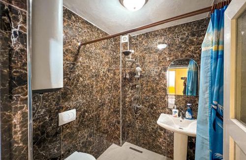 Bajram Curri Apartamento | Dani Apartments, Albanian Alps, Tropoje