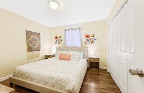 Durham Apartamento | Dapper Digs - King Bed - Long Term Stays - Duke