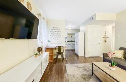 Durham Apartamento | Dapper Digs - King Bed - Long Term Stays - Duke