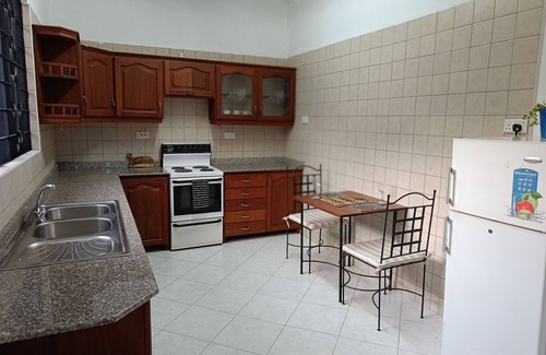 Mbezi Beach Casa | Dar Es Salaam Modern House near Beach with WiFi and bath tub