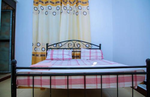 Dar es Salaam Villa | Dar es Salaam-Sleeps8-Parking-Garden-Pet Friendly