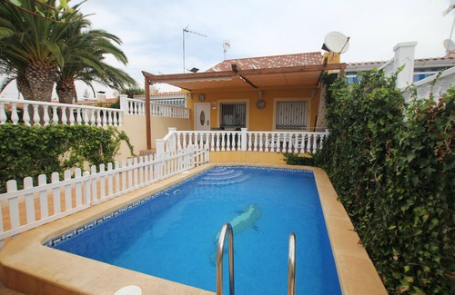 Torrevieja Villa | Bonita villa a 600 metros de la playa 3 dormitorios 3 baños