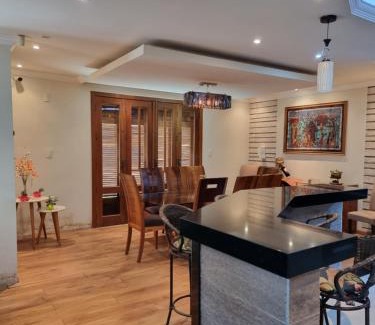 Cachoeira do Campo Casa | Dara House e eventos com piscina aquecida, sauna, Jacuzzi e área gourmet para festas de até 200 pessoas