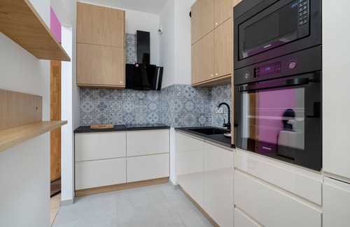 Stare Miasto District Apartamento | Dark Grey and Pink Apartment by Renters