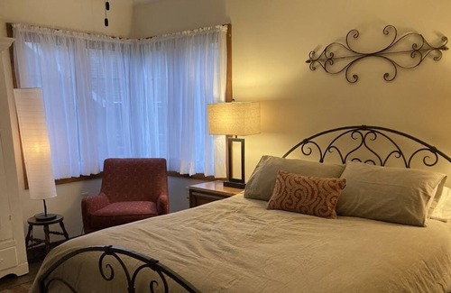 Michigan City Cabina | Darling 3bdrm 2ba cabin on acre; .5 to lake Min. 30 days