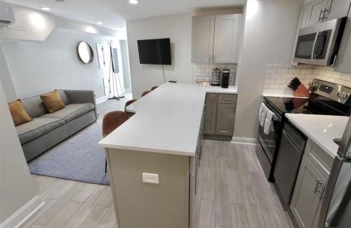 Hill East Apartamento | Darling Apartment in Capitol Hill - TWO min to Metro