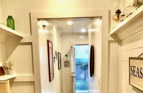 Saint Simons Heights Cabaña | Darling Beach Cottage with Pool! - Great work/Play space!