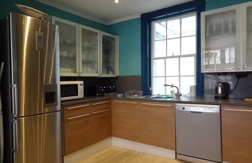 Kemptown Casa | Darling By the Seaside - By Crown Gardens Holiday Homes