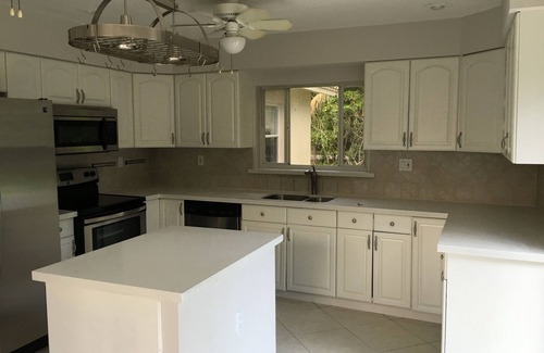 Boca Raton Cabaña | Darling Cottage en East Boca, cerca de la playa, restaurantes y tiendas