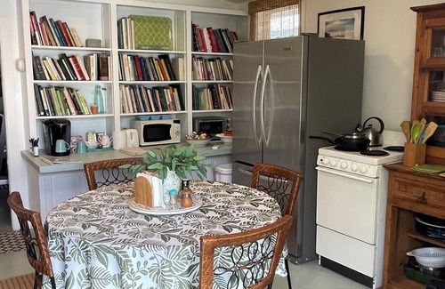 Morehead City Cabaña | Darling Cottage ubicado en nuestro jardín!