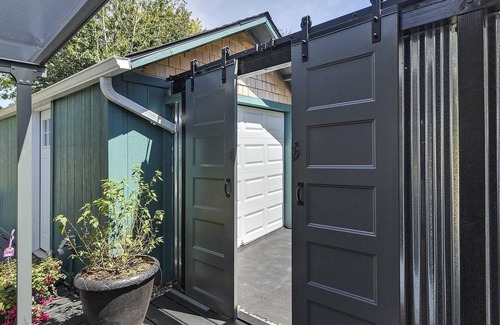Downtown Vancouver Casa | Darling Downtown Vancouver Cottage, Single Level, BBQ, Huge Patio With BBQ, Walk to Most Everything