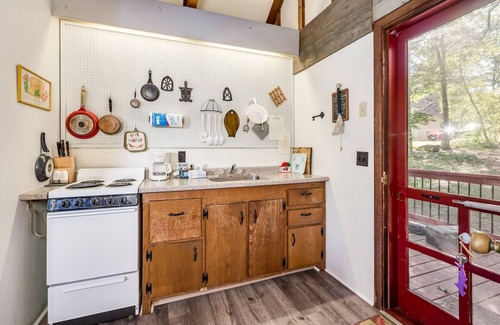 Moultonborough Casa | El lindo boathouse te permite dormir justo en el agua, lo que lo convierte en el refugio romántico perfecto