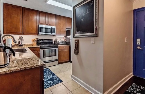 Oxford Condominio | Darling Townhouse Walking distance to the Stadiums and THE GROVE!!!