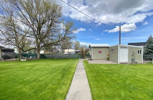 Billings Casa | Darling well appointed home in family neighborhood