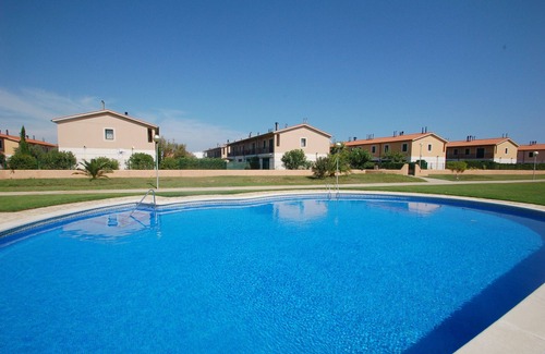 Mas Pinell Chalet De Esquí | Daró 3D 31 - A 150m de la playa, piscina