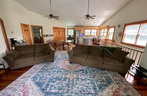 Seven Devils Casa | Darren's Place is a rustic secluded mountain home, with lots of space to roam.
