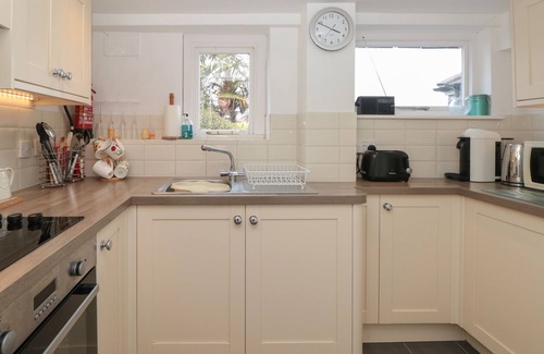 Dittisham Cabaña | DART COTTAGE, pet friendly, character holiday cottage in Dittisham
