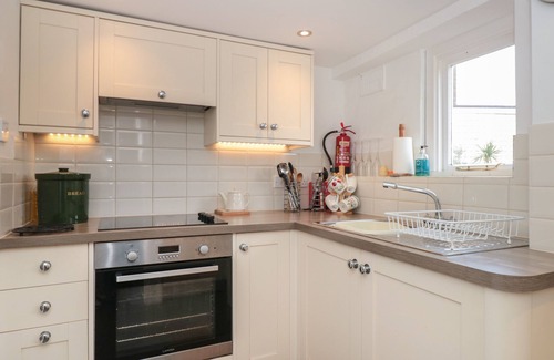 Dittisham Cabaña | DART COTTAGE, pet friendly, character holiday cottage in Dittisham