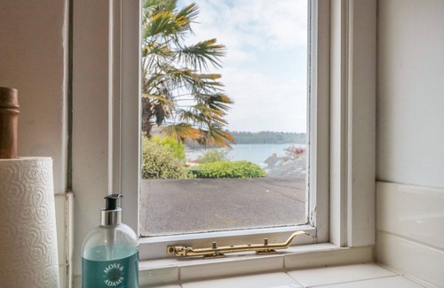 Dittisham Cabaña | DART COTTAGE, pet friendly, character holiday cottage in Dittisham