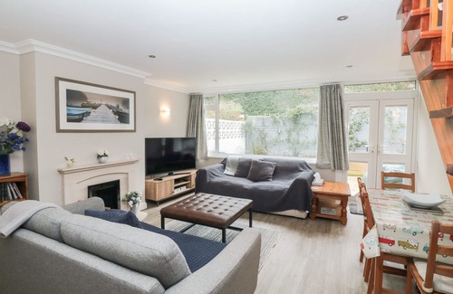 Stoke Gabriel Cabaña | DART RETREAT, pet friendly, with a garden in Stoke Gabriel