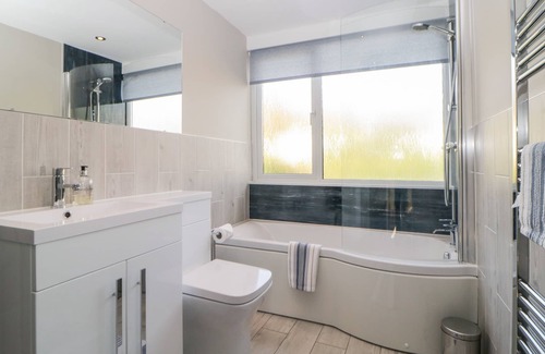 Stoke Gabriel Cabaña | DART RETREAT, pet friendly, with a garden in Stoke Gabriel